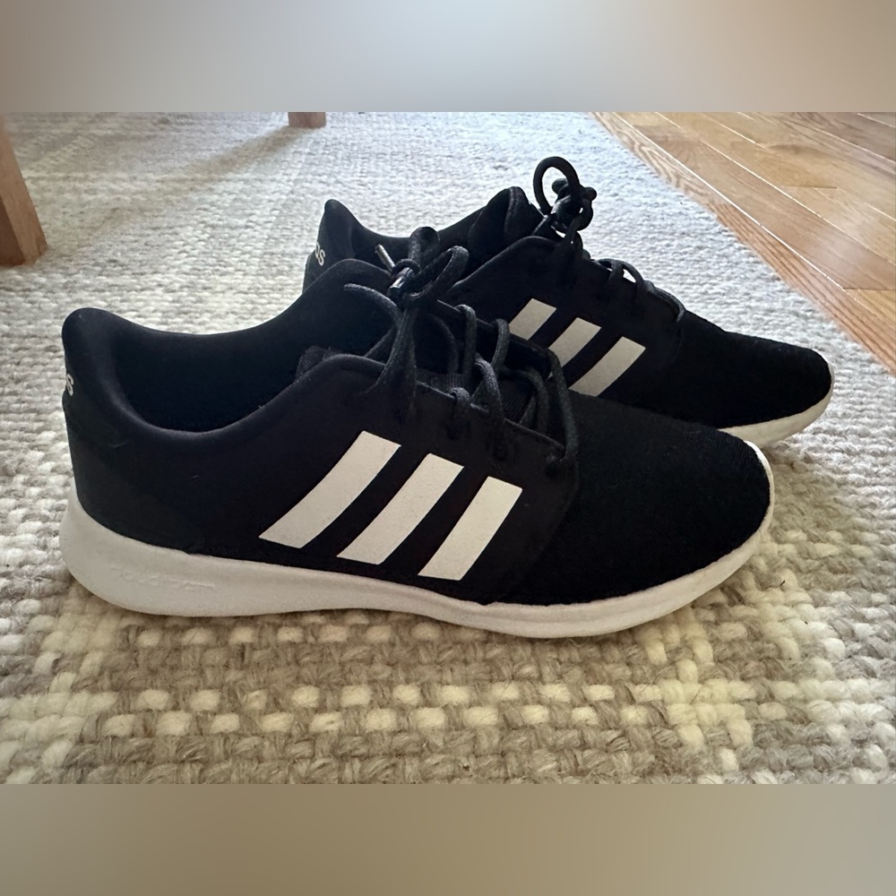 Women’s Adidas Cloud Foam Sneakers Size 7